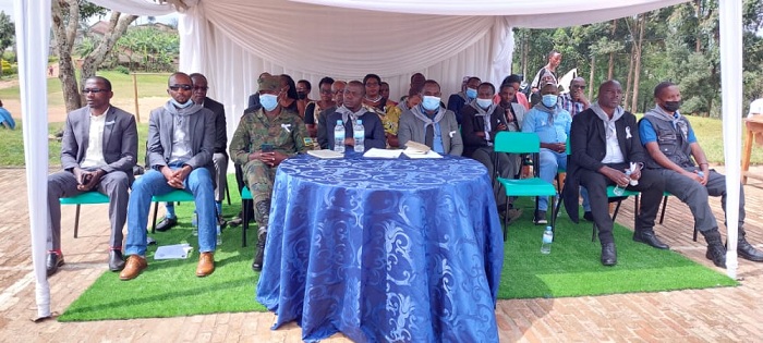 Abayobozi bagira umwanya wo kuganiriza abanyeshuri