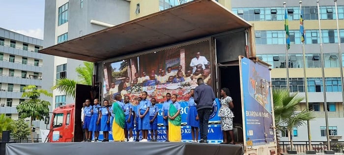 Abana bakinnye imikino itandukanye yagarukaga isuku n