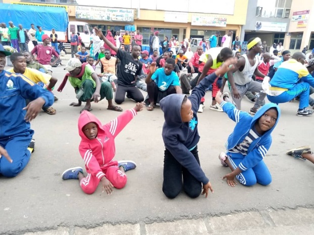 Abana bato na bo bitabiriye siporo