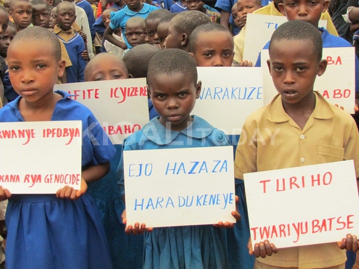 Abana biga mu bitabiriye kwibuka abagore n'abana baguye mu Muyogoro.
