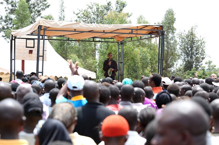 Abaturage bari bitabiriye ku bwinshi kumva icyo umukuru w'igihugu yabateganyirije.