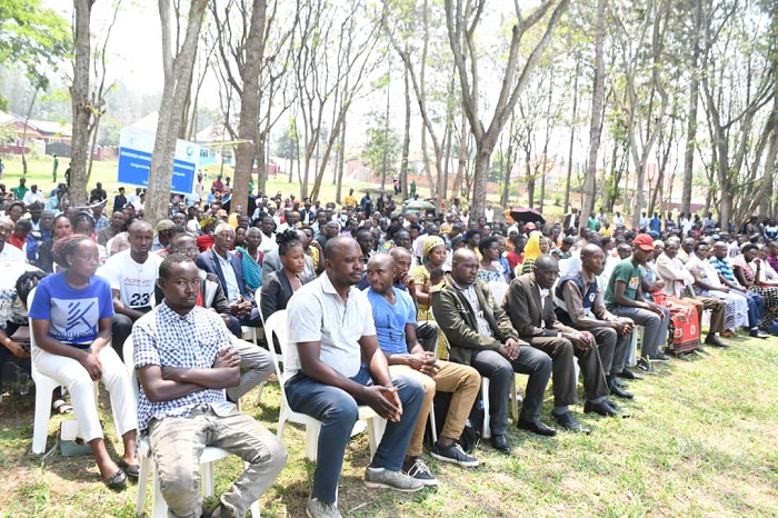 Abaturage bibukijwe ko kwandikisha umwana ari uburenganzira bwe