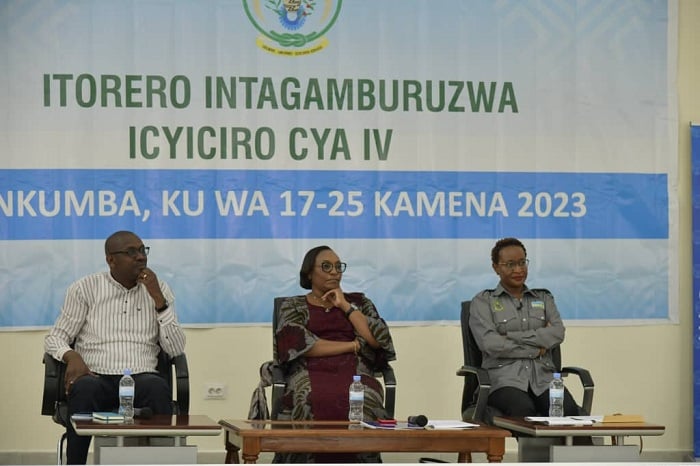 Bamwe mu bayobozi bitabiriye umuhango wo gufungura itorero ry'Igihugu ry'Intagamburuzwa