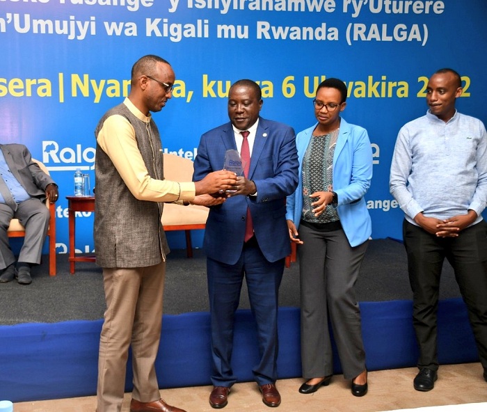 Hanatanzwe ibihembo ku banyamuryango batangiye umusanzu ku gihe