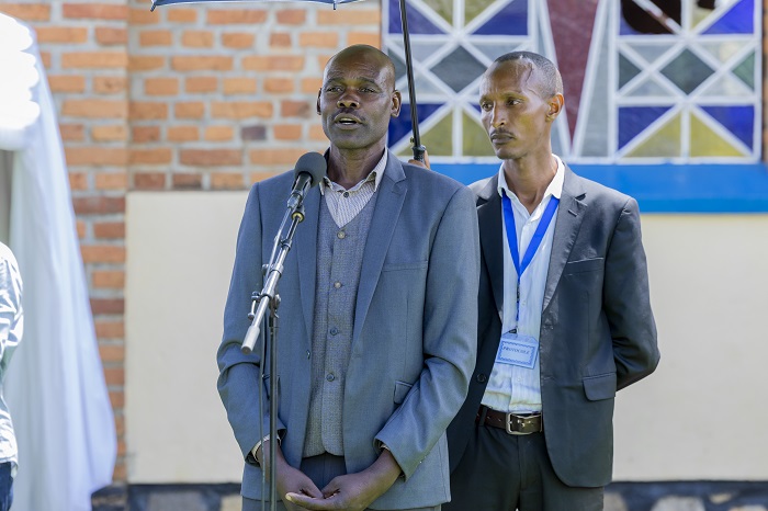 Ndahomunyurwa asaba abagituye mu manegeka kuyavamo batitaye ku mateka y