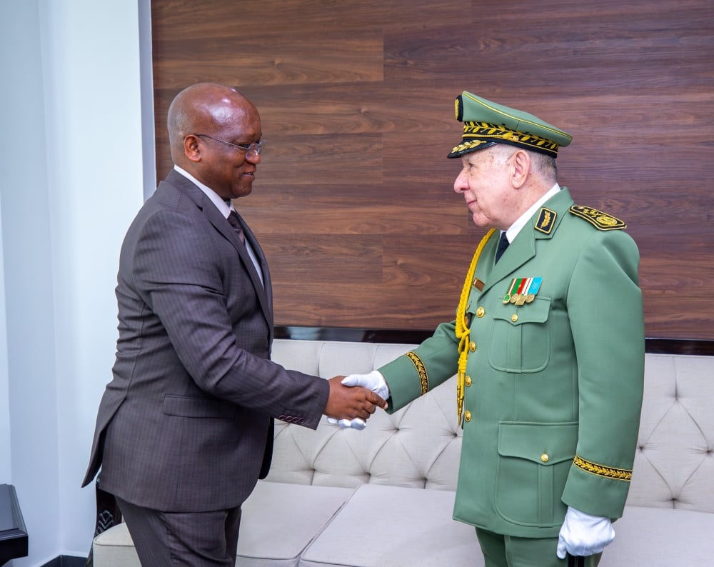 General Saïd Chanegriha yahuye na Minisitiri w'Ingabo w'u Rwanda