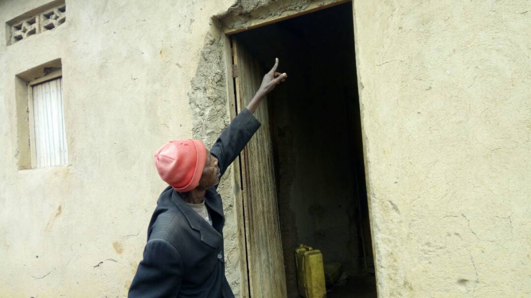 Gahakwa yerekana uburyo abagizi ba nabi bakuyeho urugi rw