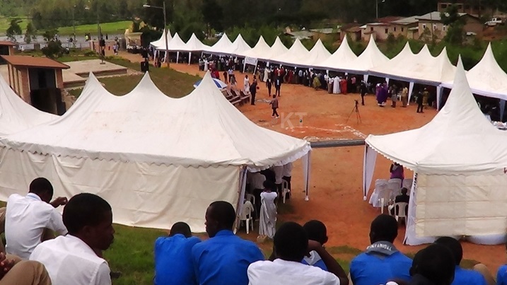 Abantu benshi bari bitabiriye kwibuka ku nshuro ya 22 abatusti biciwe i Kabagayi.