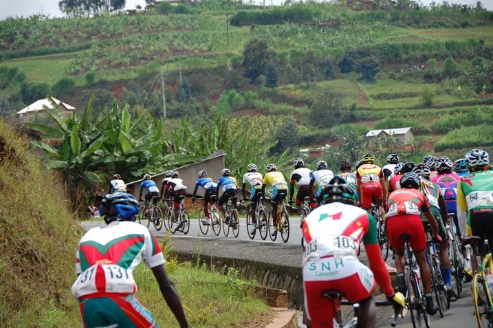 Abanya Cameroon bakomeje gusigara inyuma.