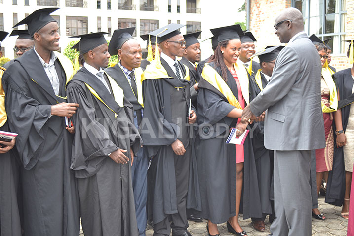Minisitiri Busingye ashimira abanyamategeko barangije muri ILPD.