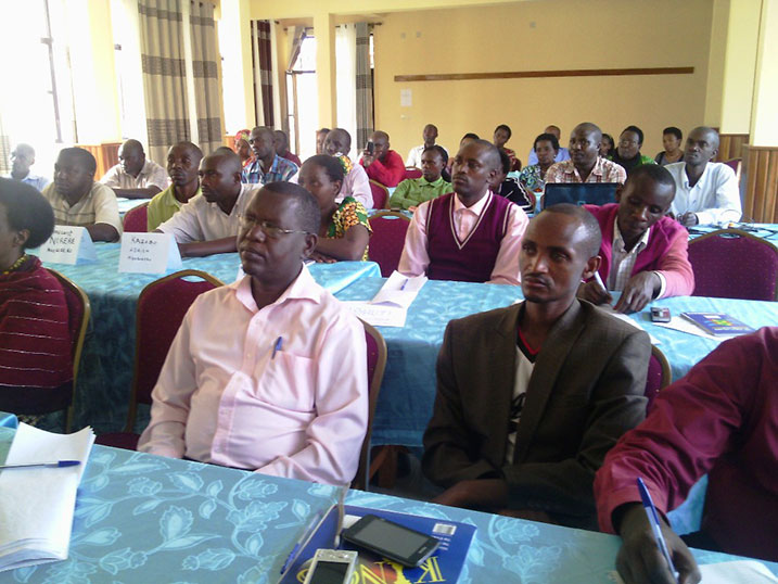 Abanyamuryango ba Koperative Umwalimu Sacco bishimira uburyo koperative yabo igenda itera imbere.