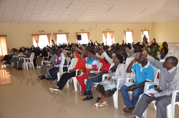 Abanyamuryango badatanga umusaruro uko bikwiye basabwe kwikubita agashyi.