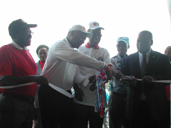 Abayobozi batandukanye mu muryango FPR Inkotanyi bafungura ku mugaragaro inzu ya FPR mu karere ka Gakenke.