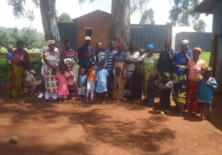 Abanyarwanda batahutse barakangurira bagenzi babo kugaruka mu rwababyaye.