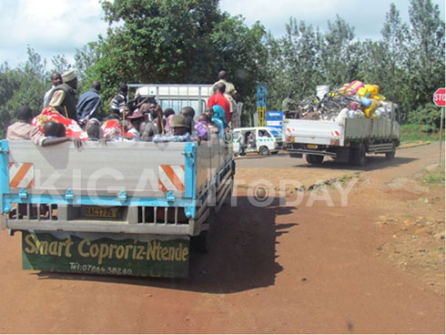Abanyarwanda birukanywe muri Tanzaniya berekeza mu mirenge bateganyirijwemo aho bagomba gutura.