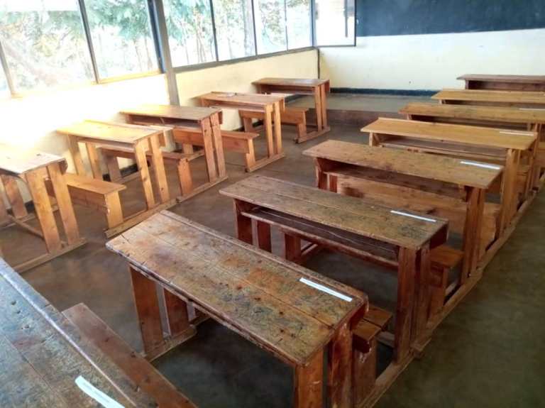 Abanyeshuri beretswe aho bazicara, kandi aho buri wese yicara hari agapapuro kanditseho izina rye