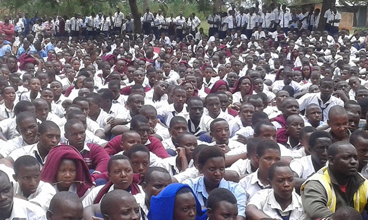 Abanyeshuri bemeza ko ntawatsinda anywa urumogi.
