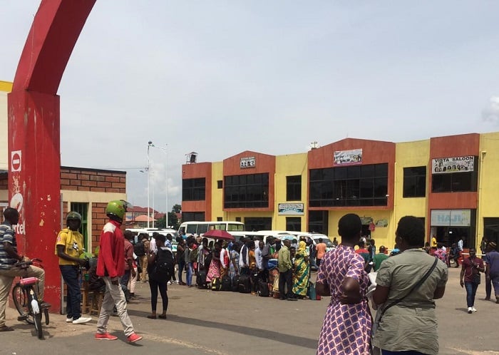 Imodoka zitwara abagenzi zari zabuze kubera kujya gutwara abanyeshuri