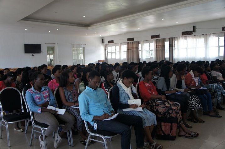 Abanyeshuri barizeza FAWE Rwanda kubyaza amahirwe inkunga bagiye guhabwa bakora imishinga iganisha ku iterambere ry'umuturage