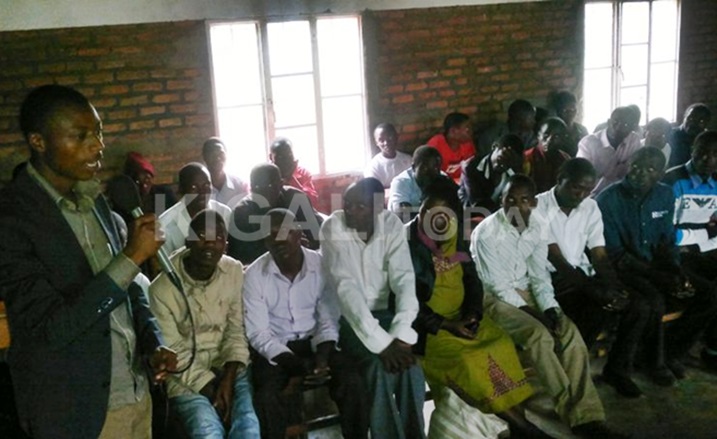 Abanyeshuri batanze ibitekerezo bahamya ko Perezida Kagame ariwe watumye abana bo mu Rwanda bose bagira amahirwe yo kwiga.