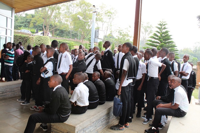 Abanyeshuri biga muri Wisdom School banenze ubuyobozi bwabibye urwango n