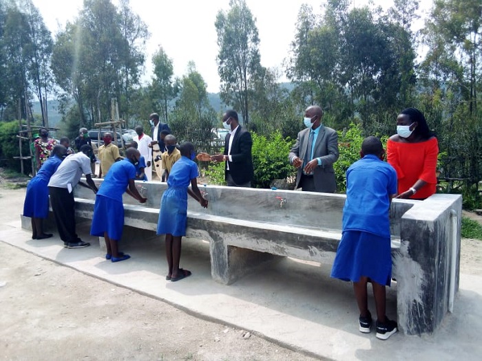Abana umunani bari baranze kugaruka ku ishuri bagarutse banubahiriza amabwiriza yo kwirinda COVID-19