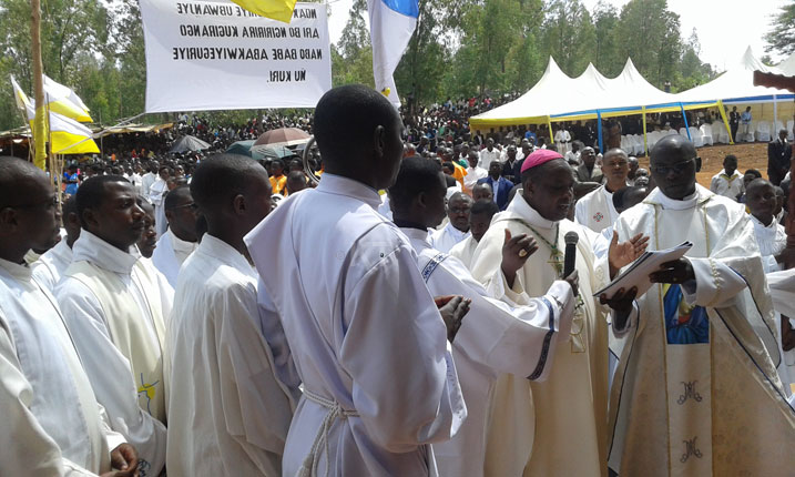 Abapadiri n'abihayimana bari benshi.