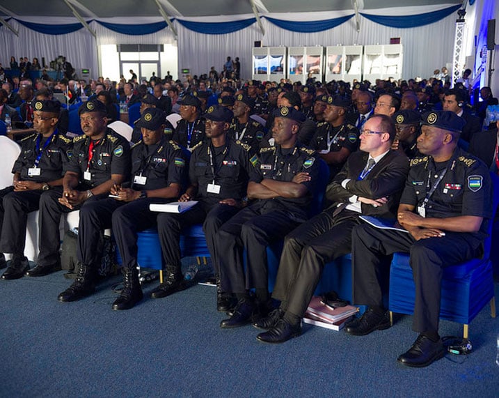 Abapolisi bakuru b'u Rwanda baberewe mu birango bishya. Aha ni mu nama ya Interpol (Photo Primature, Rwanda).
