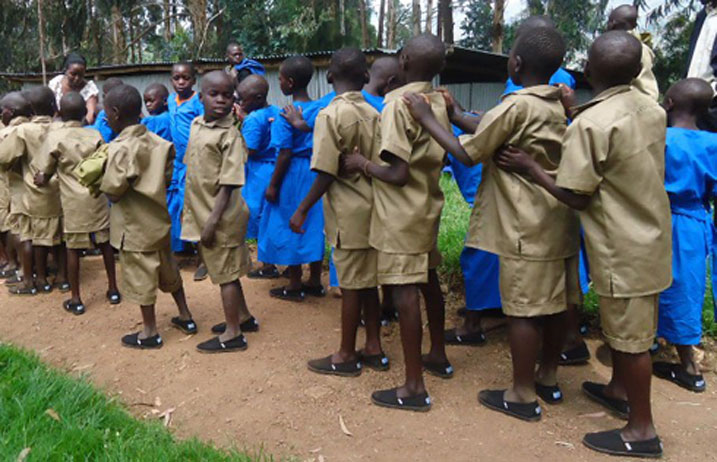 Abarezi basanga gahunda basimburana mu ishuri bibangamiye ireme ry'uburezi.