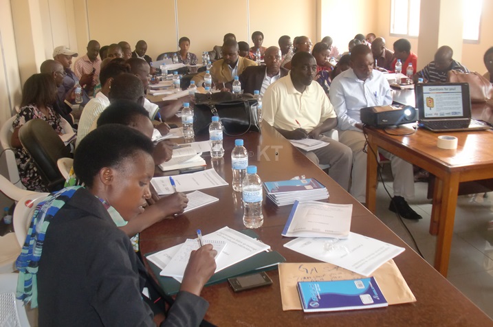Abarezi n'abanyeshuri barakangurirwa gufata neza infashanyigisho bahabwa.