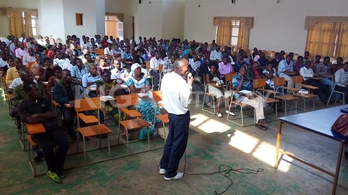Abarimu bafata Kagame nka mwarimu wigisha ibiciro byose.