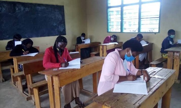 Abarimu n'abandi bakozi b'amashuri bagiye gukora ikizamini cy'Icyongereza