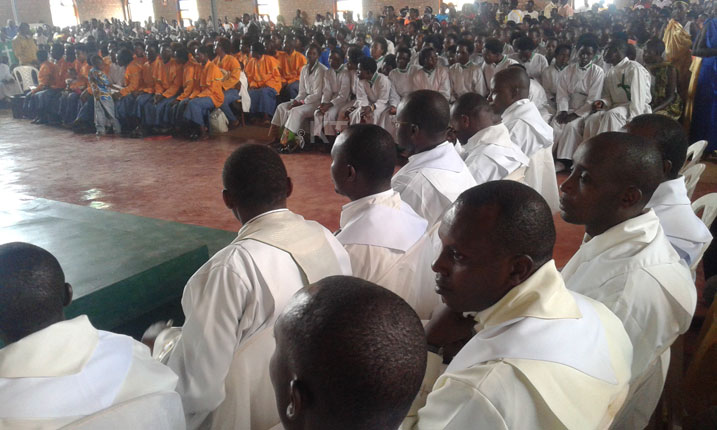 Hari amakorali menshi n'abakirisitu benshi.