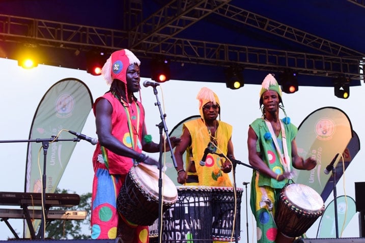 Abaririmbyi bo muri Senegal basusurutsa ibirori byo gusoza FESPAD 2016.