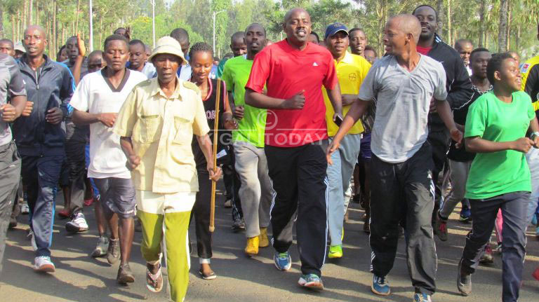 Abasaza nabo ntibatanzwe kuko nabo bagoroye ingingo bikorera siporo kuri bose