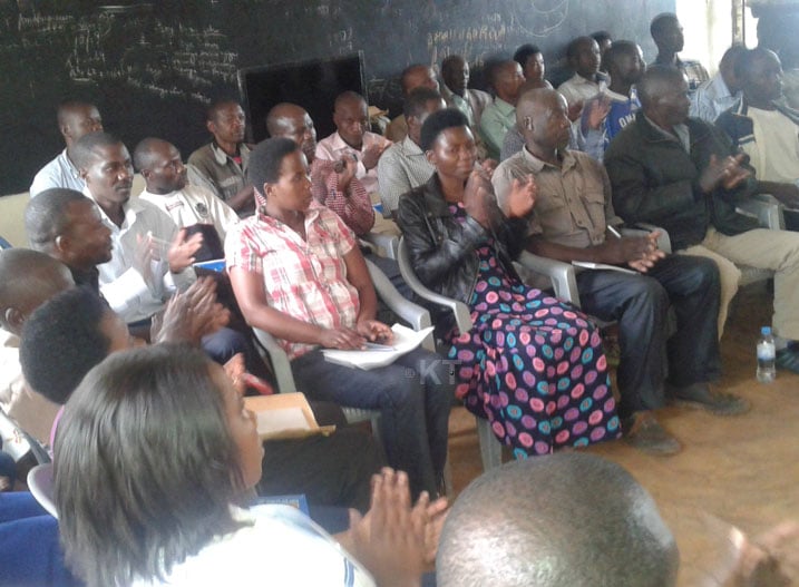 Abashinzwe gutanga amazi biyemeje ko nta muturage uzongera kubura amazi