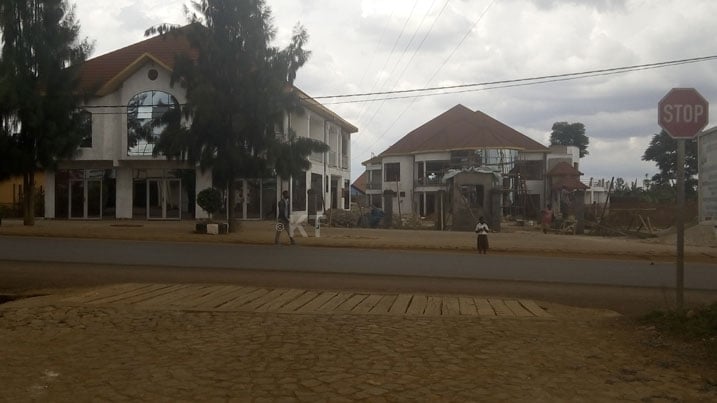 Abashora imari mu Mujyi wa Kayonza ngo baracyari bakeya kubera kutagira amazi.