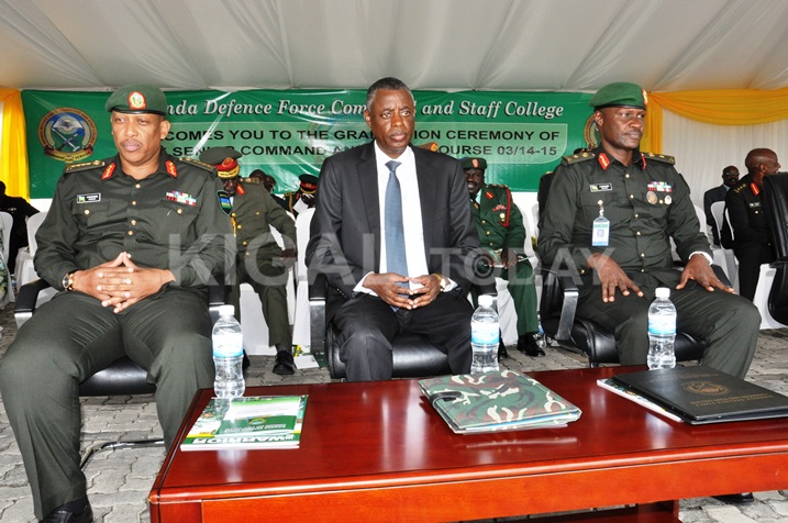 Abashyitsi bakuru n'umuyobozi wa RDFCSC bitabiriye uyu muhango wo gusoza amasomo icyiciro cya gatatu.