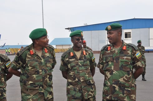 Abayobozi bakuru mu gisirikare bari baje kwakira abasirikare bavuye mu butumwa bw