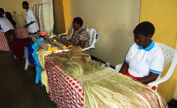 Abatabona bamuritse bimwe mu bikorwa bakora bakiteza imbere.
