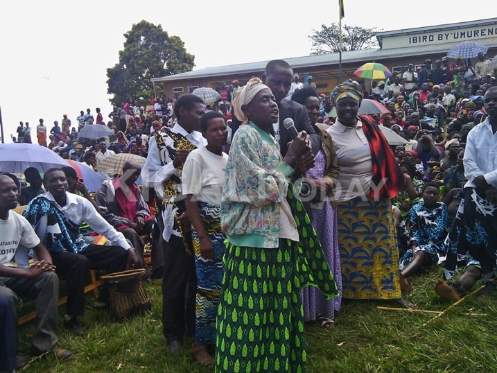 Abatanze ibitekerezo bose bemeje ko nta mubare wa manda ukwiye kuba mu itegeko nshinga.