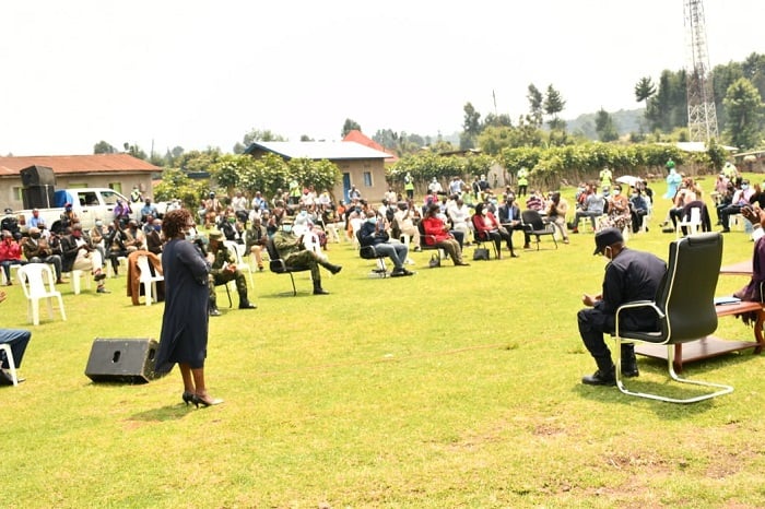 Abaturage bahagarariye abandi mu kibazo cy
