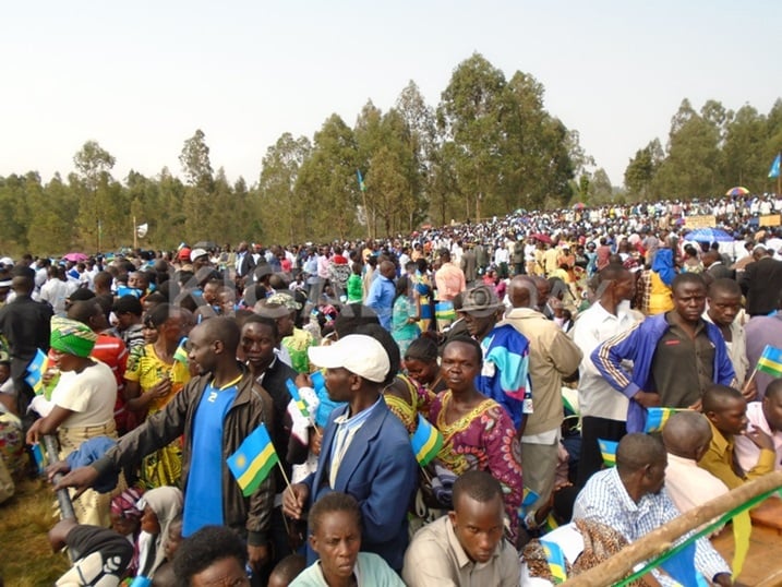 Bategerezanyije Umukuru w'Igihuhuibyishimo.