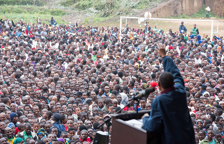 Abaturage ba Rutsiro bari bakurikiranye Kagame n'amatsiko menshi.