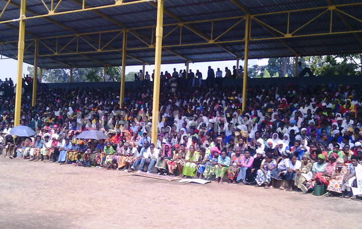 Abaturage babarirwa mu bihumbi 6 baje kuganira n'abadepite ku ivugurwa ry'ingingo y'101 y'Itegeko Nshinga.