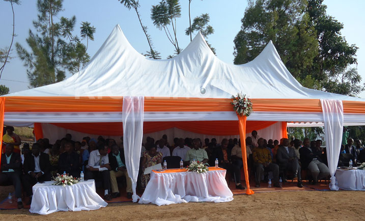 Abaturage bagera mu bihumbi batuye mu murenge wa Kinyinya, baje kumva abasenateri ku bijyanye n'ihindurwa ry'ingingo y'101 y'Itegeko Nshinga.