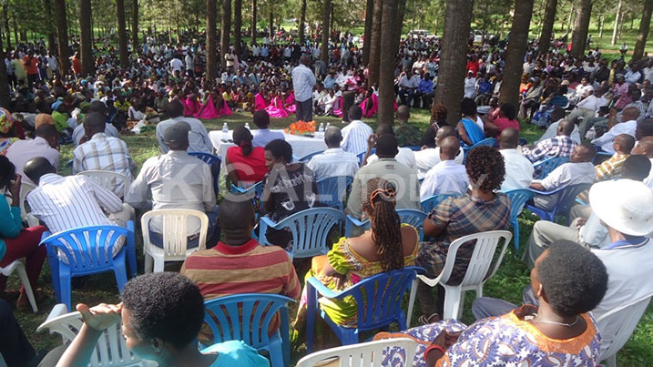 Abaturage bari bitabiriye ku bwinshi.