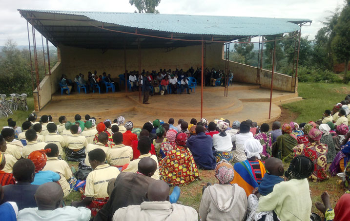 Abaturage bari batishoboye bo mu murenge wa Bungwe bahamya ko kwibumbira hamwe byabakuye mu bukene.