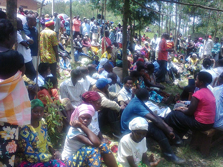 Abaturage bemeza Nyirandayambaje avuka aho asaba gusubizwa bityo agomba guhabwa isambu ye.