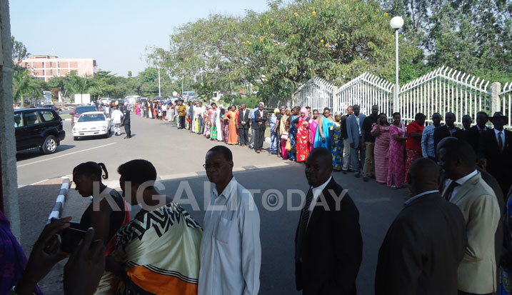 Abaturage benshi bari babukereye kumva ibyo Inteko yemeza ku birebana no kuvugurura Itegeko Nshinga.
